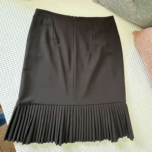 Black skirt - Picture 2 of 2